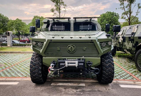 China Defend Bulletproof Custom Off Road Military Vehicle 6x6 300hp Battlefield Equipment