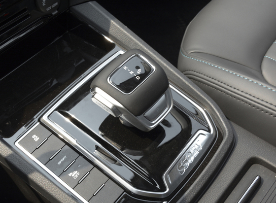 DONGFENG καθαρά ηλεκτρικά οχήματα 5 αυτοκίνητο NEDC 415KM της EV Seater ενιαία μηχανή απόστασης σε μίλια