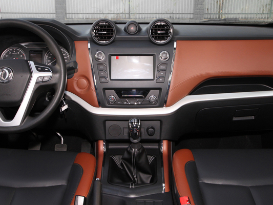 Στροβιλο μηχανή RWD 4 ανοιχτά φορτηγά DONGFENG πορτών SUV για την οικογενειακή στρατοπέδευση