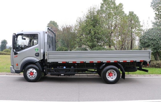 Ελαφριά έκδοση 4x2 DONGFENG πετρελαιοκίνητων φορτηγών της Cummins εμπορευματοκιβωτίων φορτίου λουξ
