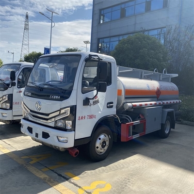 Το φορτηγό βυτιοφόρων καυσίμων diesel βενζίνης 4x2 κυλά 4,5 Cbm το φορτηγό μεταφορών πετρελαίου κηροζίνης