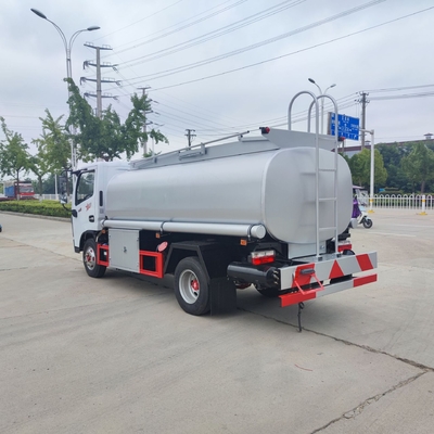 Το φορτηγό βυτιοφόρων καυσίμων diesel βενζίνης 4x2 κυλά 4,5 Cbm το φορτηγό μεταφορών πετρελαίου κηροζίνης
