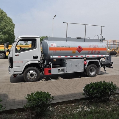 Το φορτηγό βυτιοφόρων καυσίμων diesel βενζίνης 4x2 κυλά 4,5 Cbm το φορτηγό μεταφορών πετρελαίου κηροζίνης
